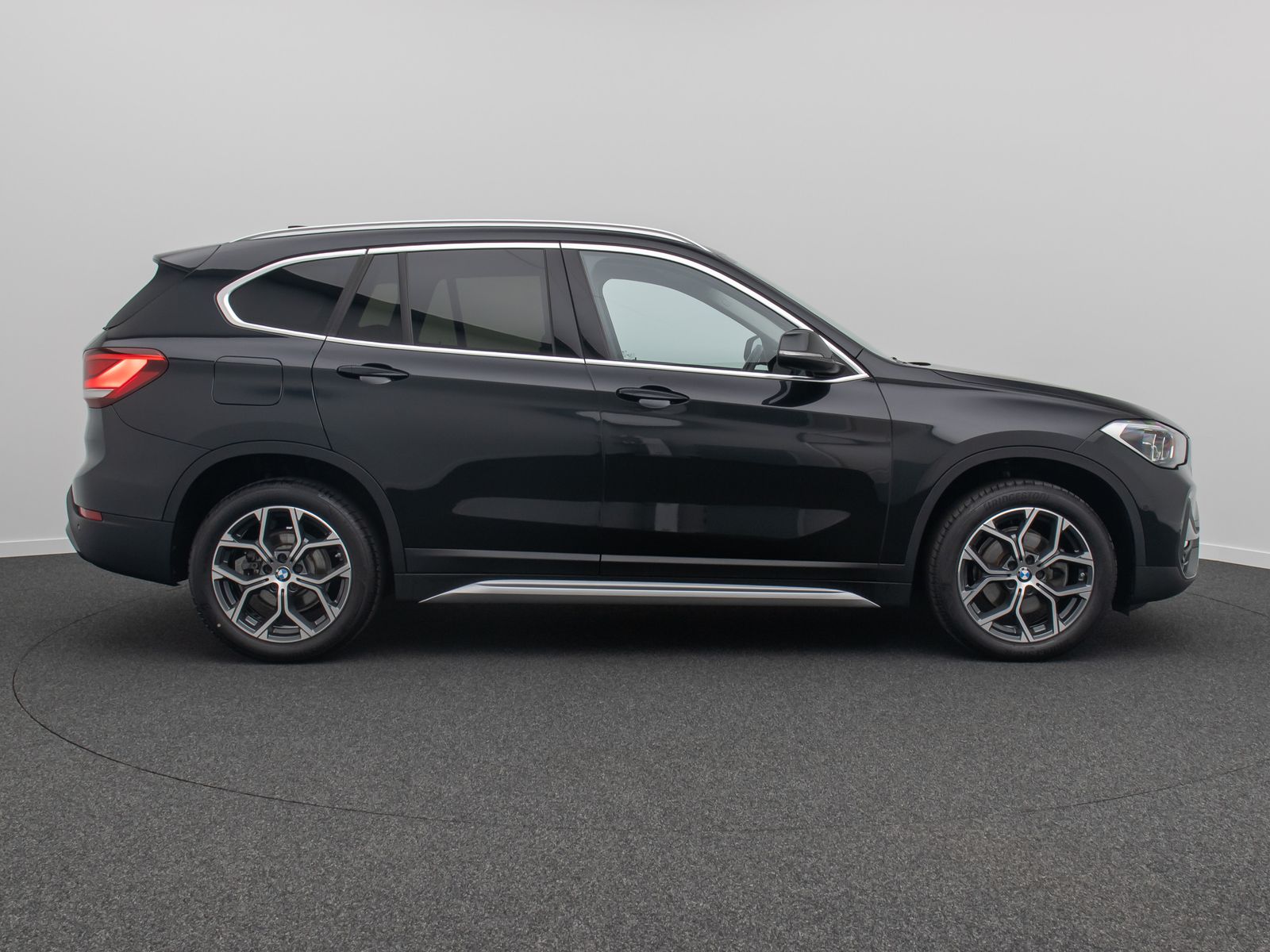 Fahrzeugabbildung BMW X1 sD18i xLine Panoram Kamera HUD DAB HiFi Alarm