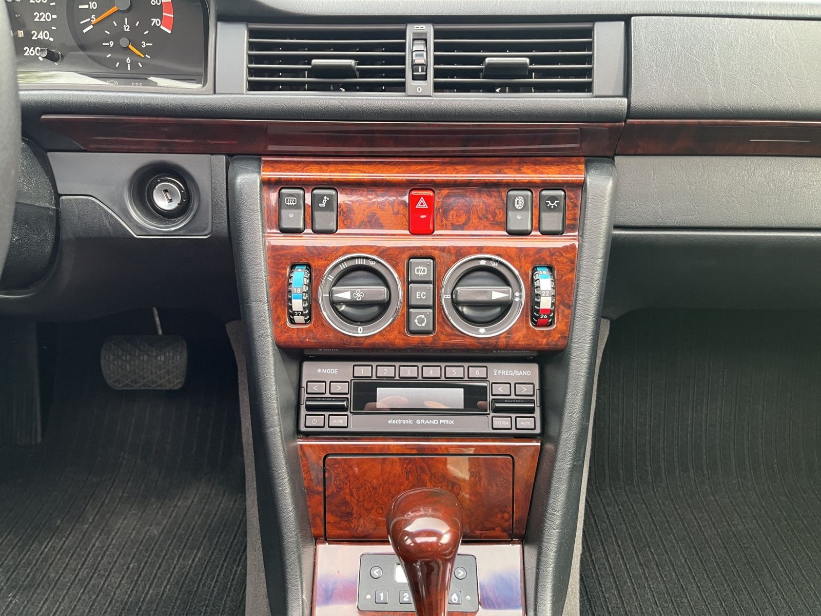 Fahrzeugabbildung Mercedes-Benz E 500 TOP ZUSTAND**SAMMLERFAHRZEUG**