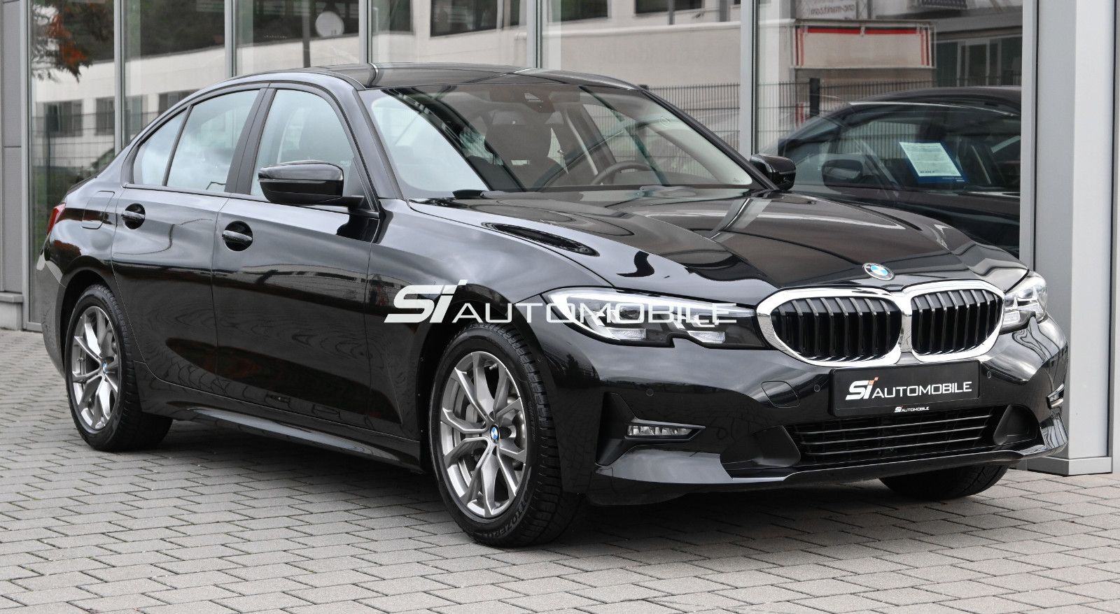 Fahrzeugabbildung BMW 330i Aut. °DR.+PARK.ASSIST°LIVE C.PROF°SPORTSITZ