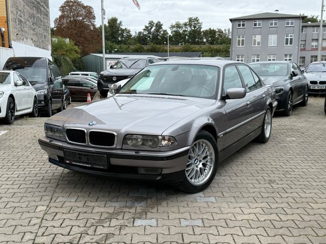 BMW 740i Facelift*Leder*Navi*Xenon*Schiebedach*18"