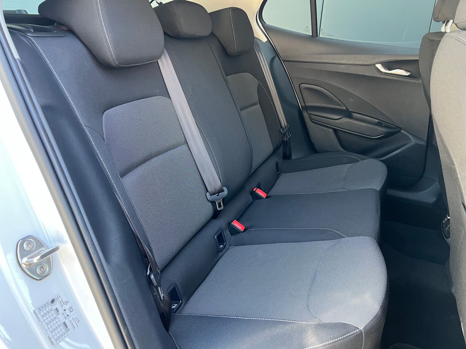 Fahrzeugabbildung SKODA Fabia Selection Tour 1.0 TSI *Vorb. AHK, LED, Ka