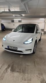 Tesla Model Y Hinterradantrieb RWD mit AHK - Tesla Model Y Gebrauchtwagen in Berlin