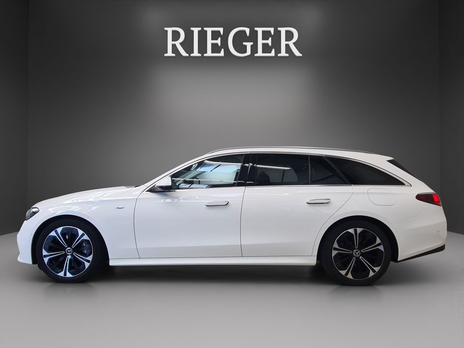 Mercedes-Benz E 300 T e Avantgarde AHK Pano Keyless 19 foto 5