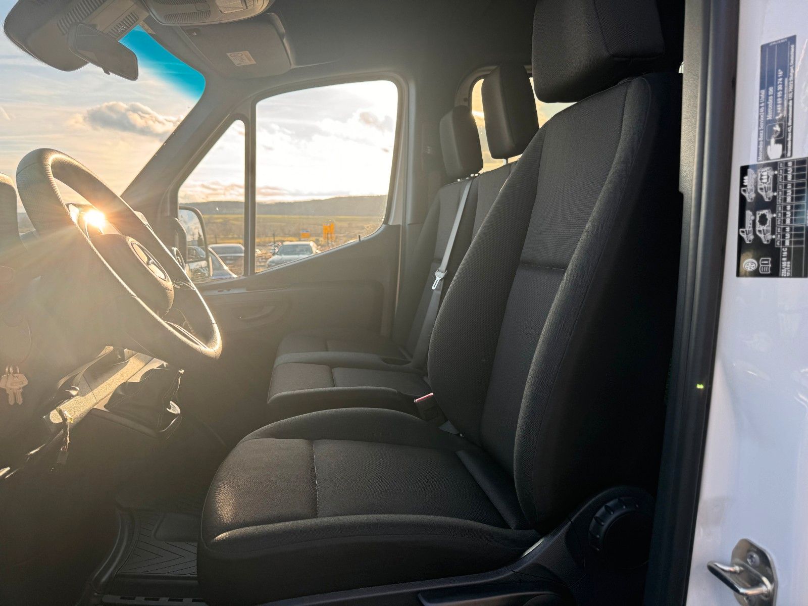 Fahrzeugabbildung Mercedes-Benz Sprinter 317 CDI DoKa Klima Stdheiz AHK3,5to