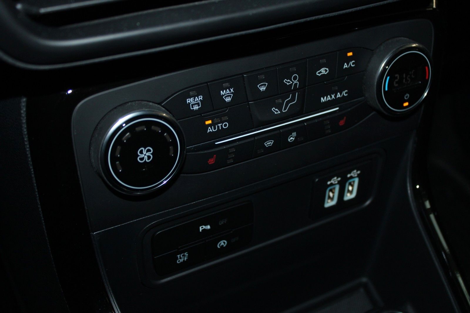 Fahrzeugabbildung Ford EcoSport Titanium NAVI Schiebedach CAM WinterPak