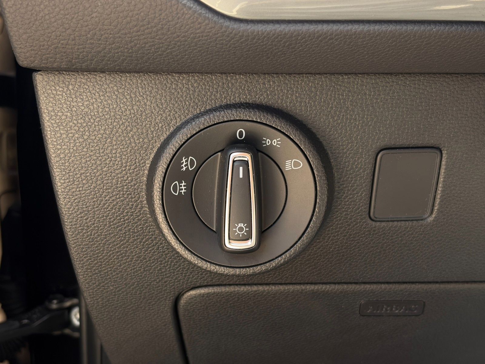 Fahrzeugabbildung SEAT Ateca Style 1,5 TSI DSG Tempomat LHZ SHZ CAM NAV