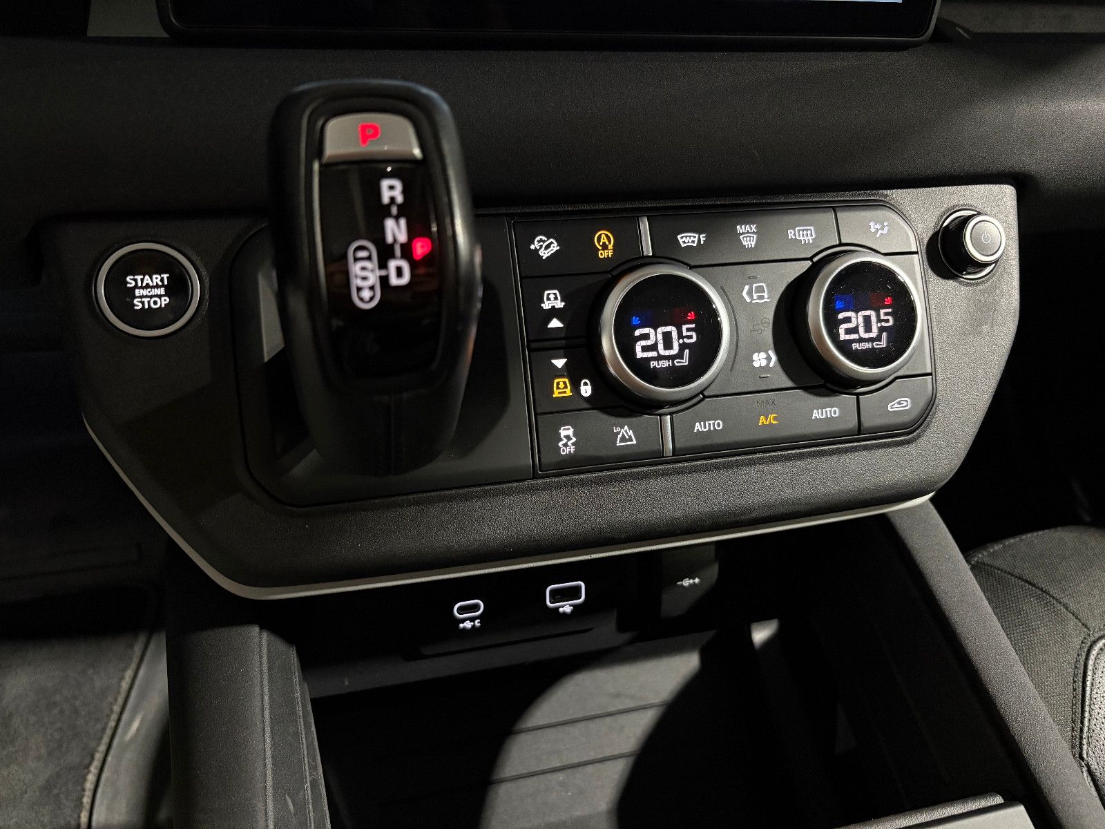 Fahrzeugabbildung Land Rover Defender 110 SE/MEMORY/PANO/360°/APPLE/SHZ/NAVI/