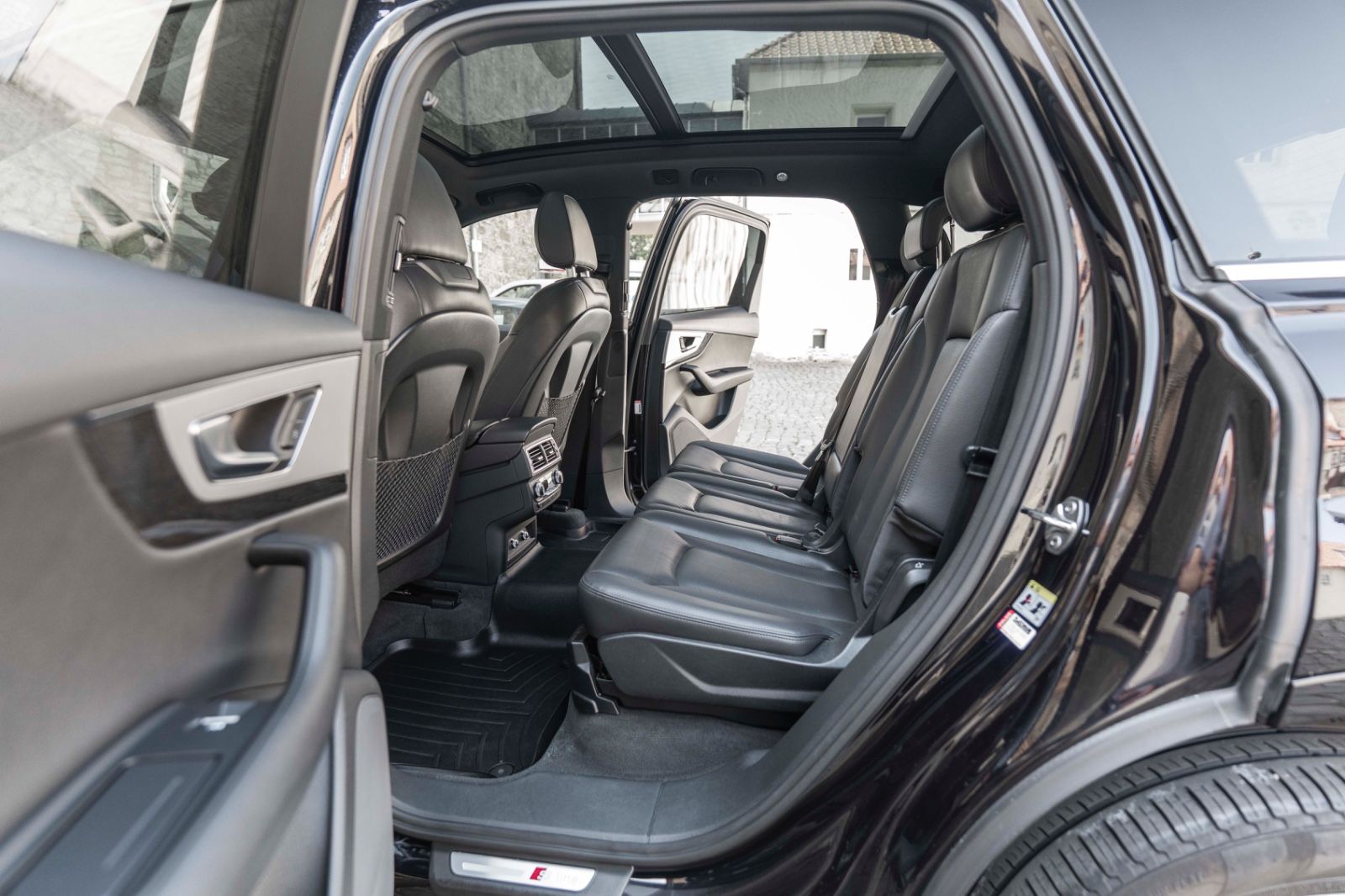 Fahrzeugabbildung Audi Q7 3.0 TFSI Quattro S-LINE LED 360° PANO 7SITZE