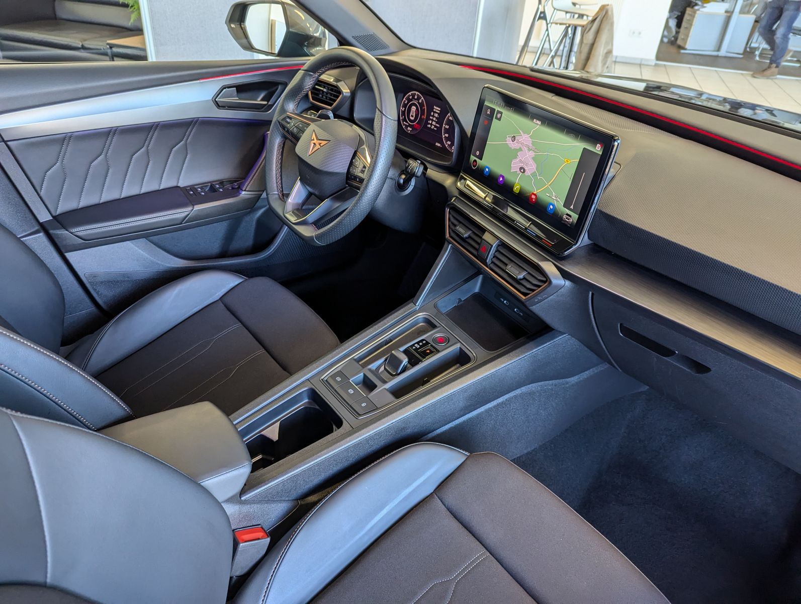 Fahrzeugabbildung CUPRA Leon 1.5eTSI DSG Matrix Cam Vision+ Full Link