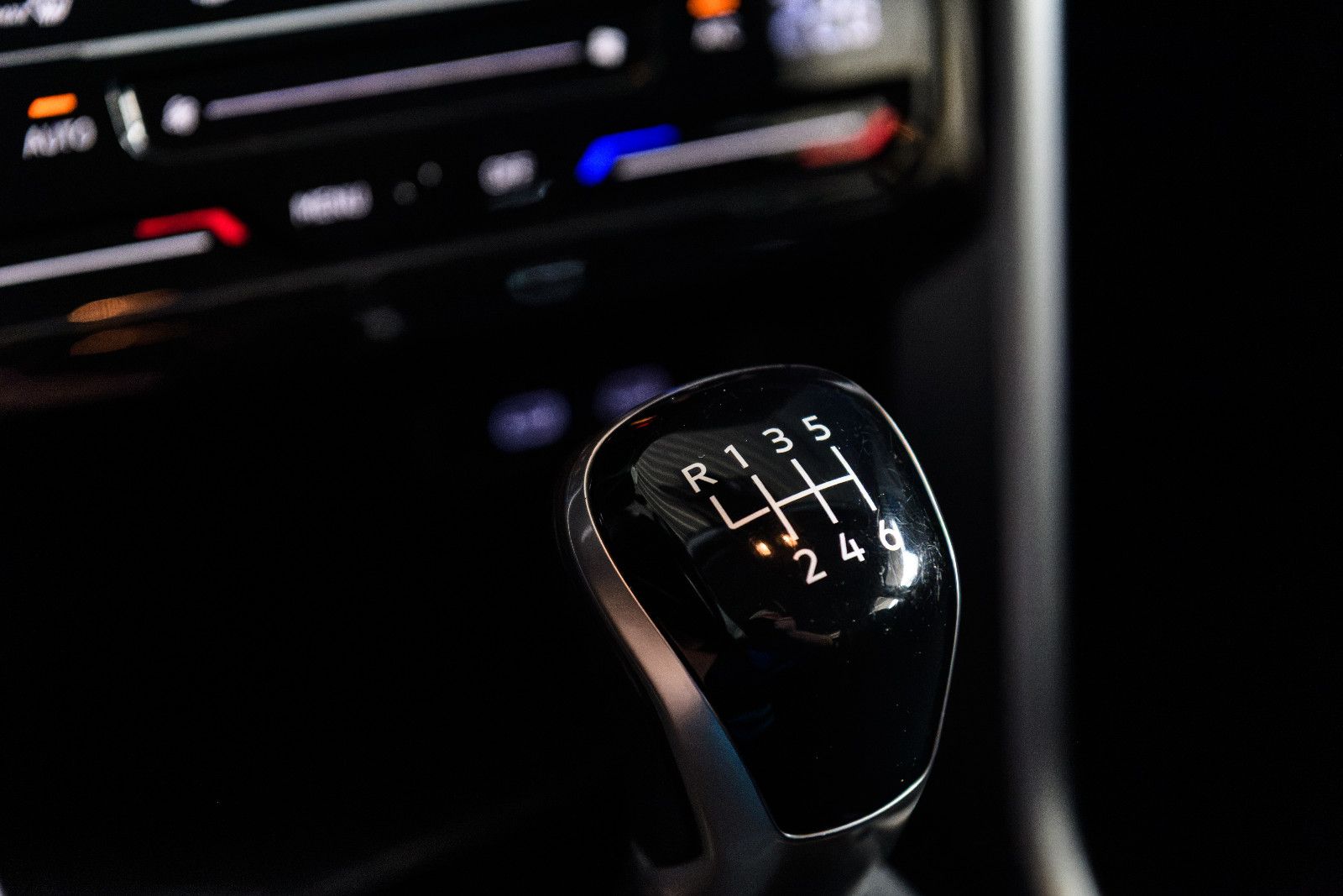 Fahrzeugabbildung Volkswagen T-Roc Life +LED+AW+Cockpit PRO+Park Assist+Ascot