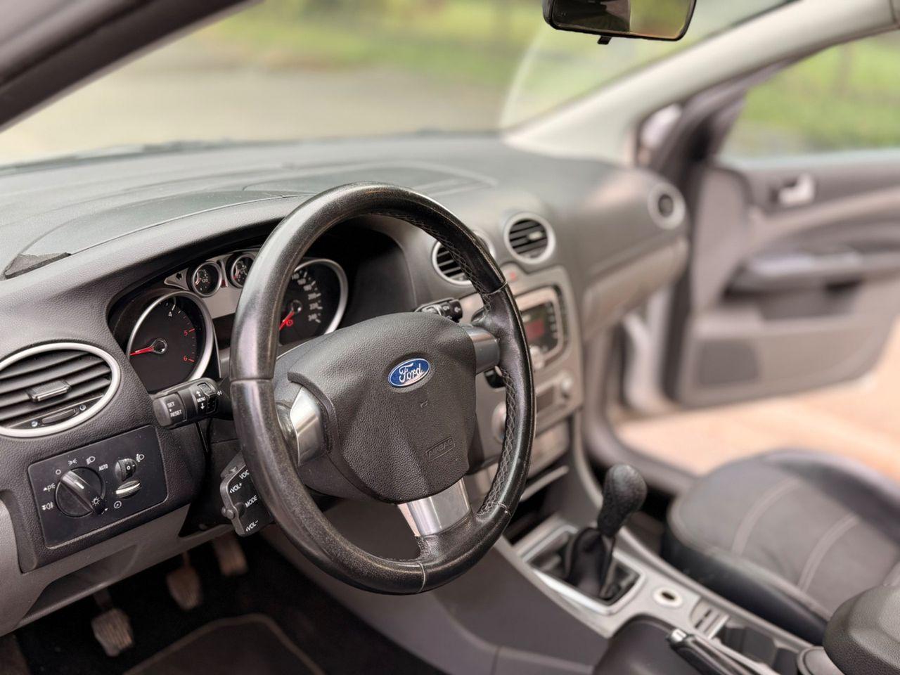 Ford Focus 2010 — photo 12
