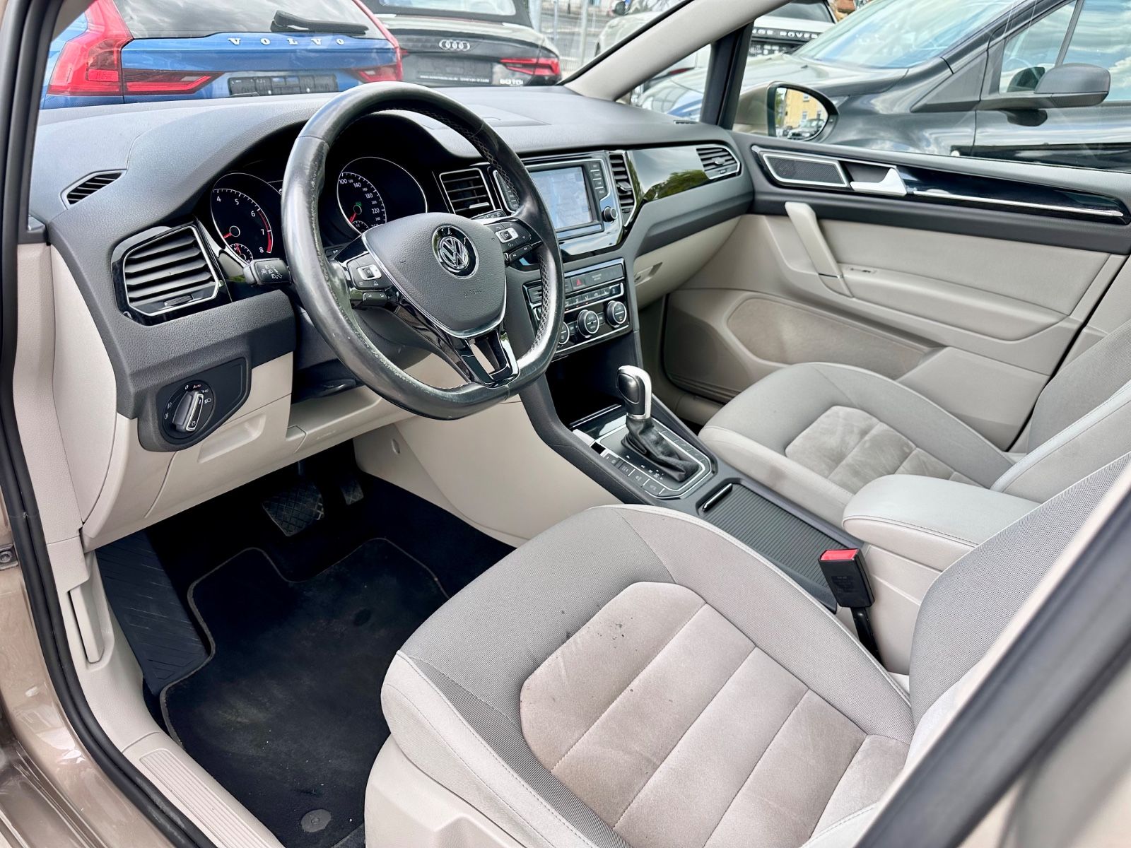 Fahrzeugabbildung Volkswagen GOLF SPORTSVAN VII HIGHLINE*MOD.2016+PANO+AUTOM.