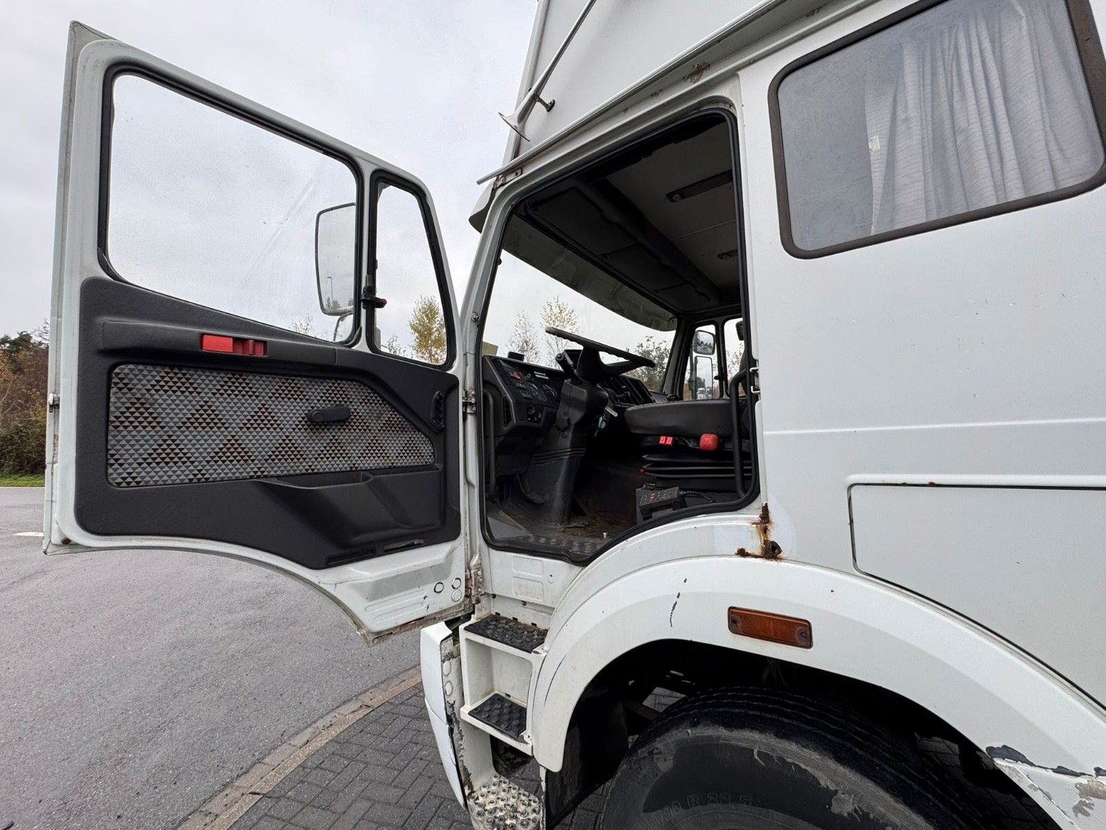 Fahrzeugabbildung Mercedes-Benz 2448 6x2 Pferdetransporter *Wohnmobil*