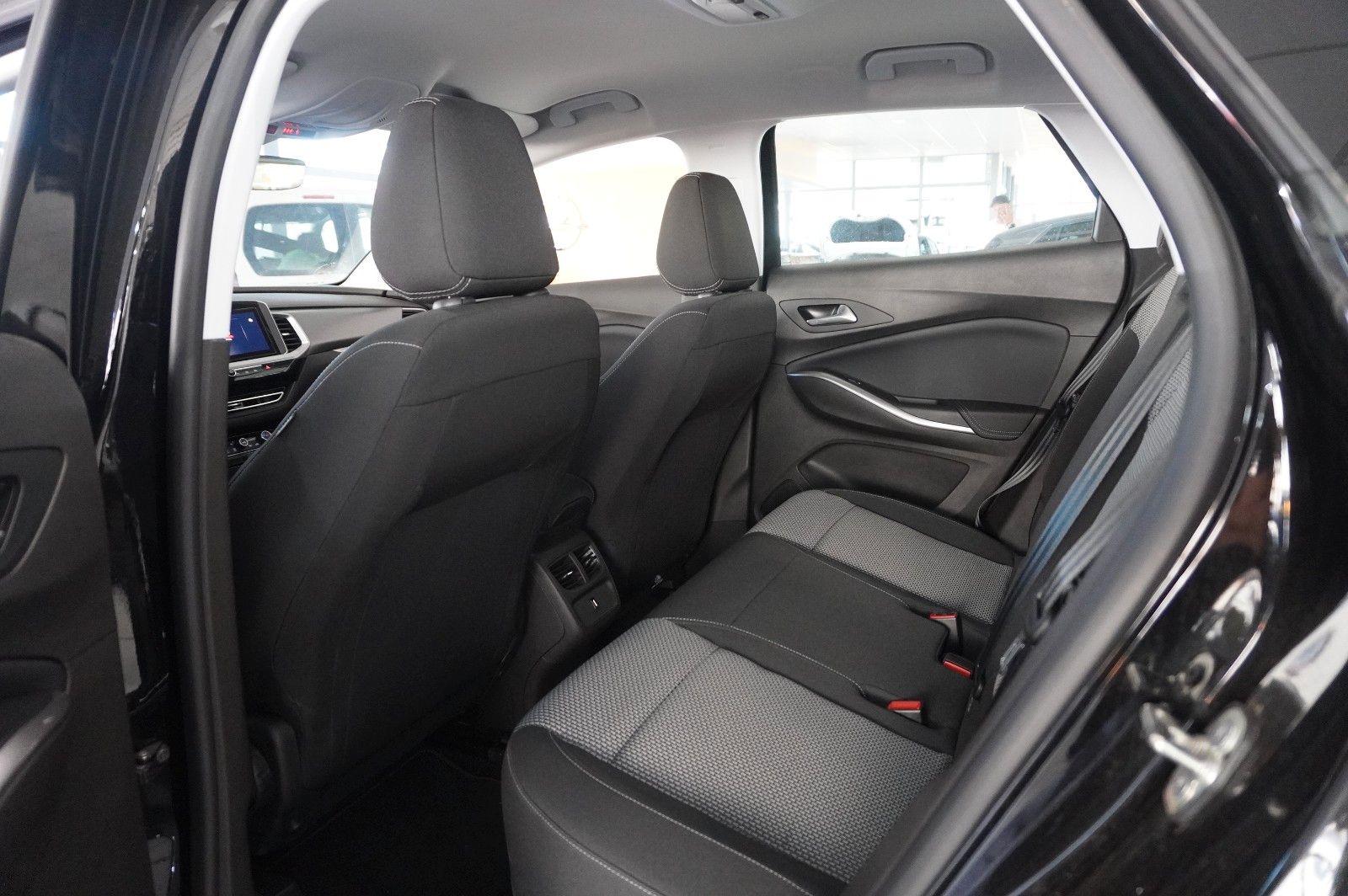 Fahrzeugabbildung Opel Grandland (X) 1.6T EDITION HYBRID NAVI/LED/VIRT.
