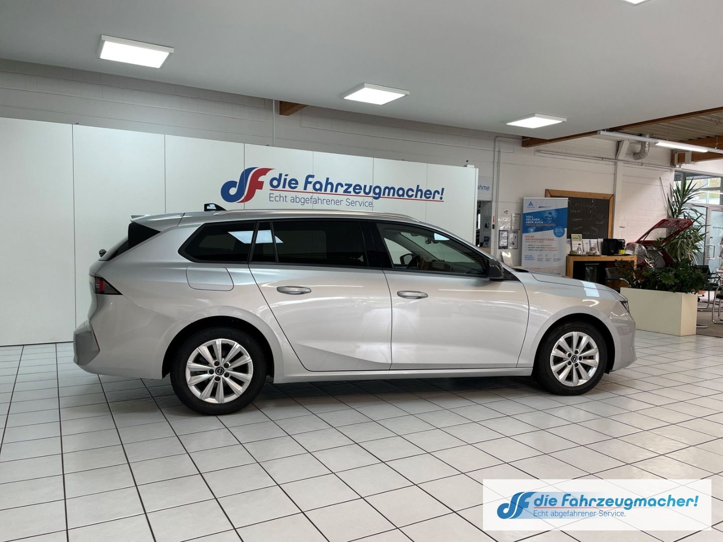 Fahrzeugabbildung Opel Astra L Sports Tourer Elegance Navi LED Apple Ca