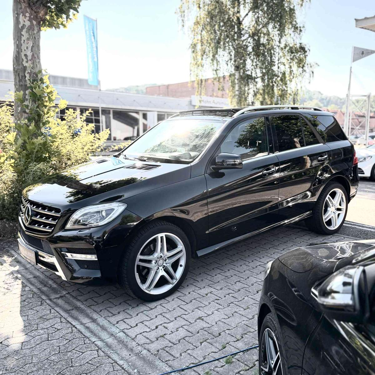 Mercedes-Benz ML 350 AMG-LINE/KAMERA/SHZ/MEM/PANO/AHK