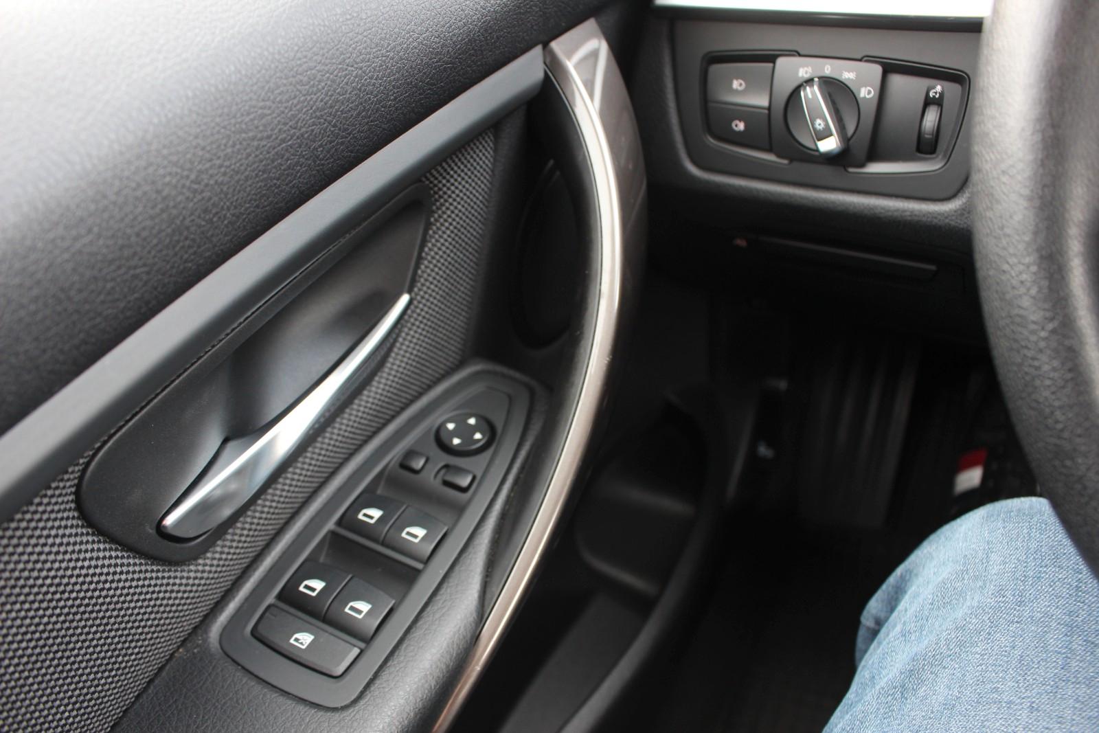 BMW 335i Touring 306 ch 6 cylindres • Boîte manuelle 6 • GPS • Xénon • Attelage • Hayon électrique