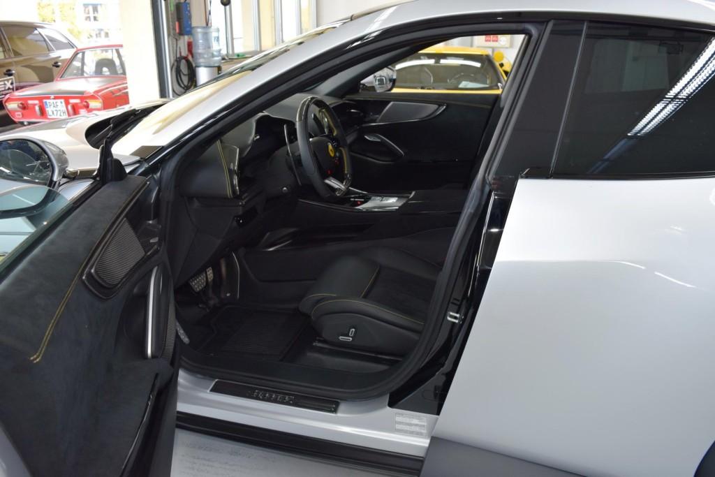 Ferrari Purosangue Panoramadach *on Stock* LED 