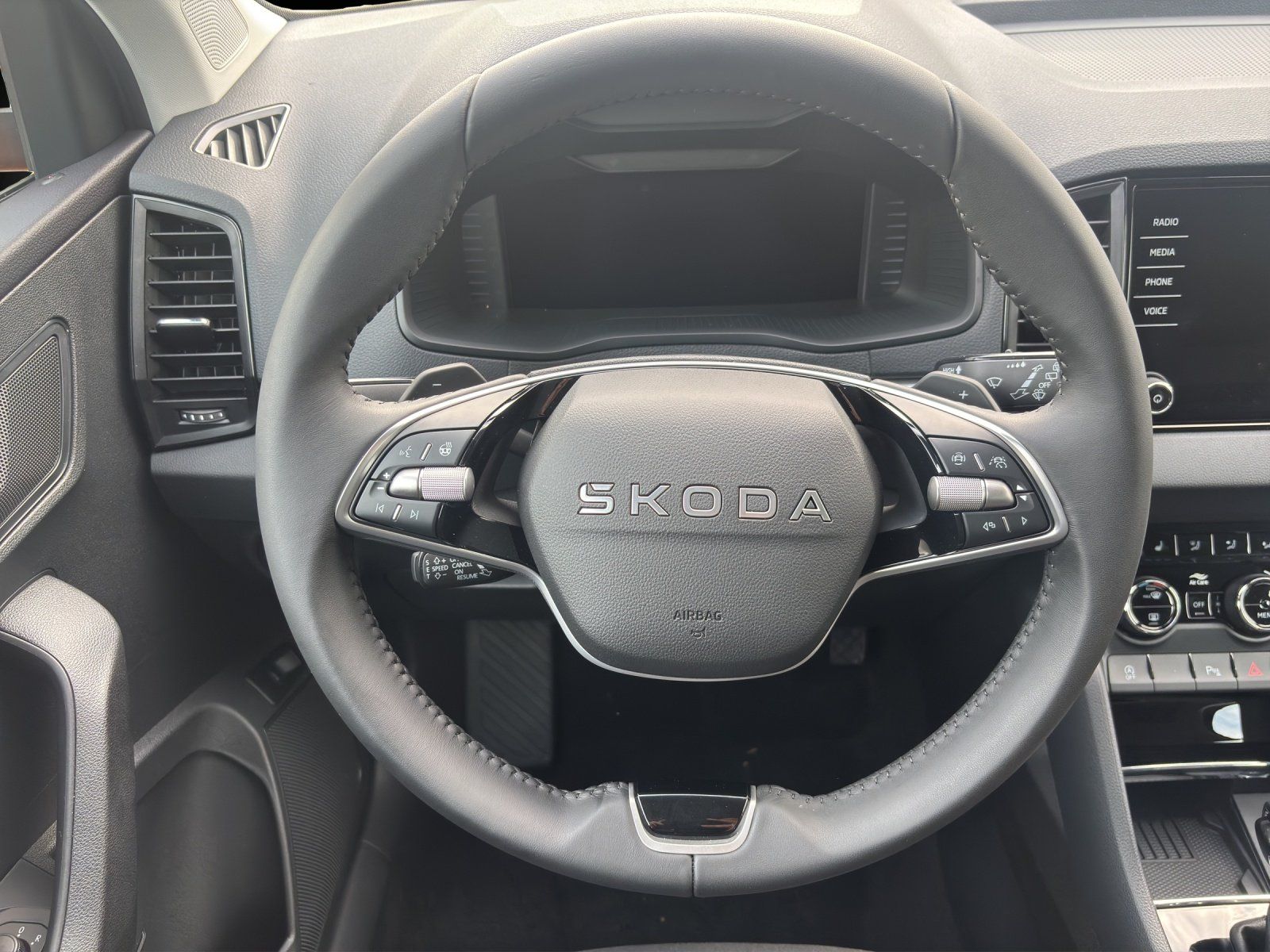 Fahrzeugabbildung SKODA Karoq Tour 1,5 TSI 110 kW DSG