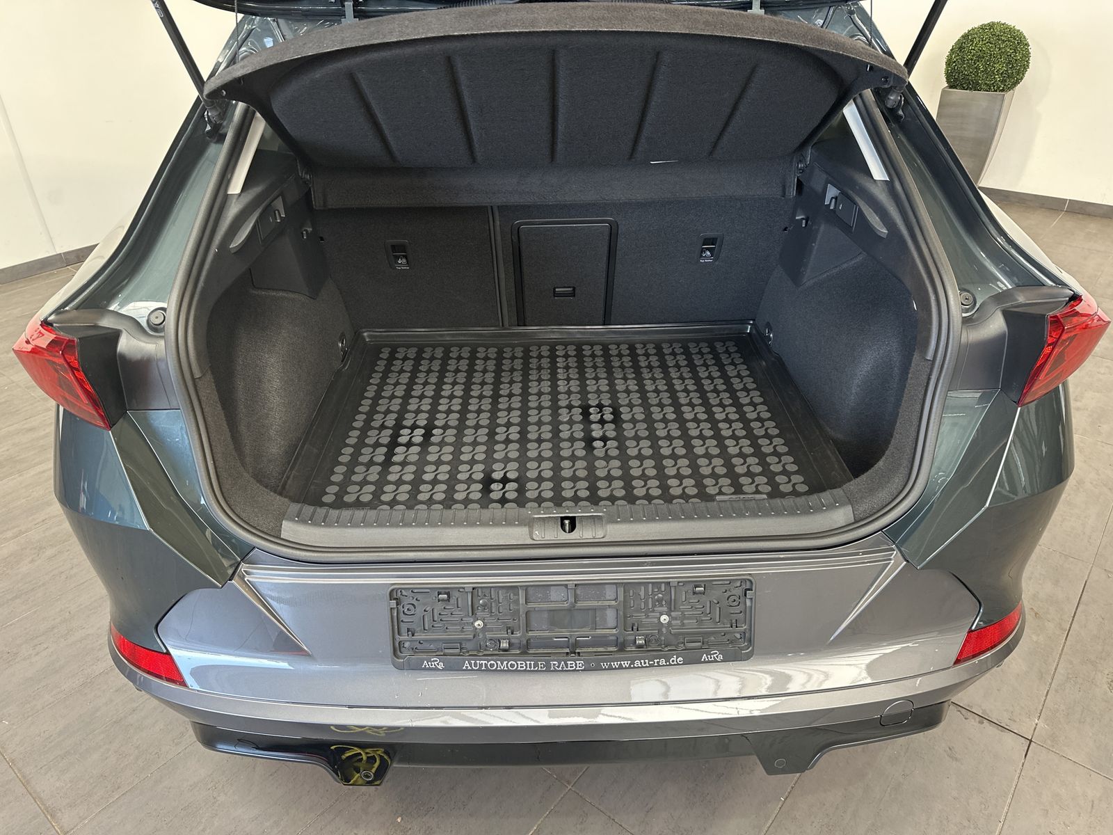 Fahrzeugabbildung CUPRA Formentor 1.4 TSI DSG e-Hybrid NAV+LED+ACC+KAM