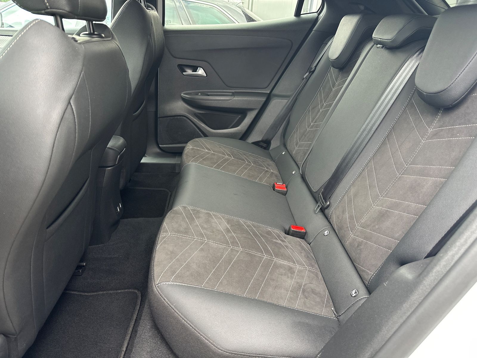 Fahrzeugabbildung Opel Mokka-e Ultimate NAV+MATRIX+ACC+KAMERA+SHZ+18ZO
