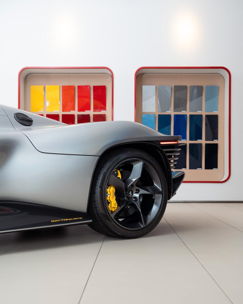 showroom-image-top