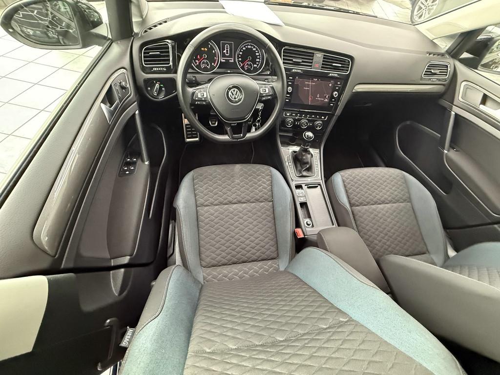 Volkswagen Golf VII 1.5 TSI IQ.DRIVE, Standheiz., ACC, Navi