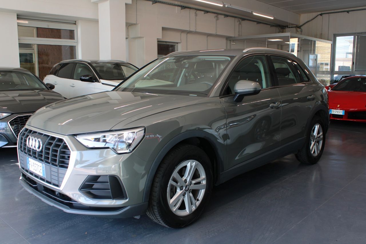 Audi Q3 2.0 TDI 150 CV S tronic Business Advance imagem 3