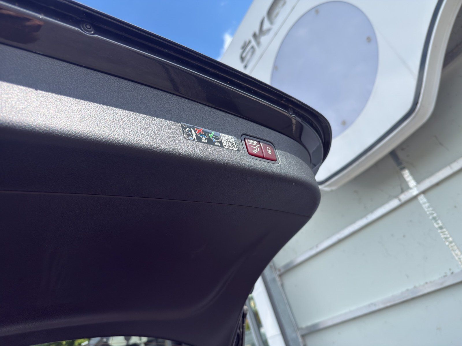 Fahrzeugabbildung Mercedes-Benz GLC450d AMG Prem+ DISTRO Pano AHK Memo HUD KeyGo