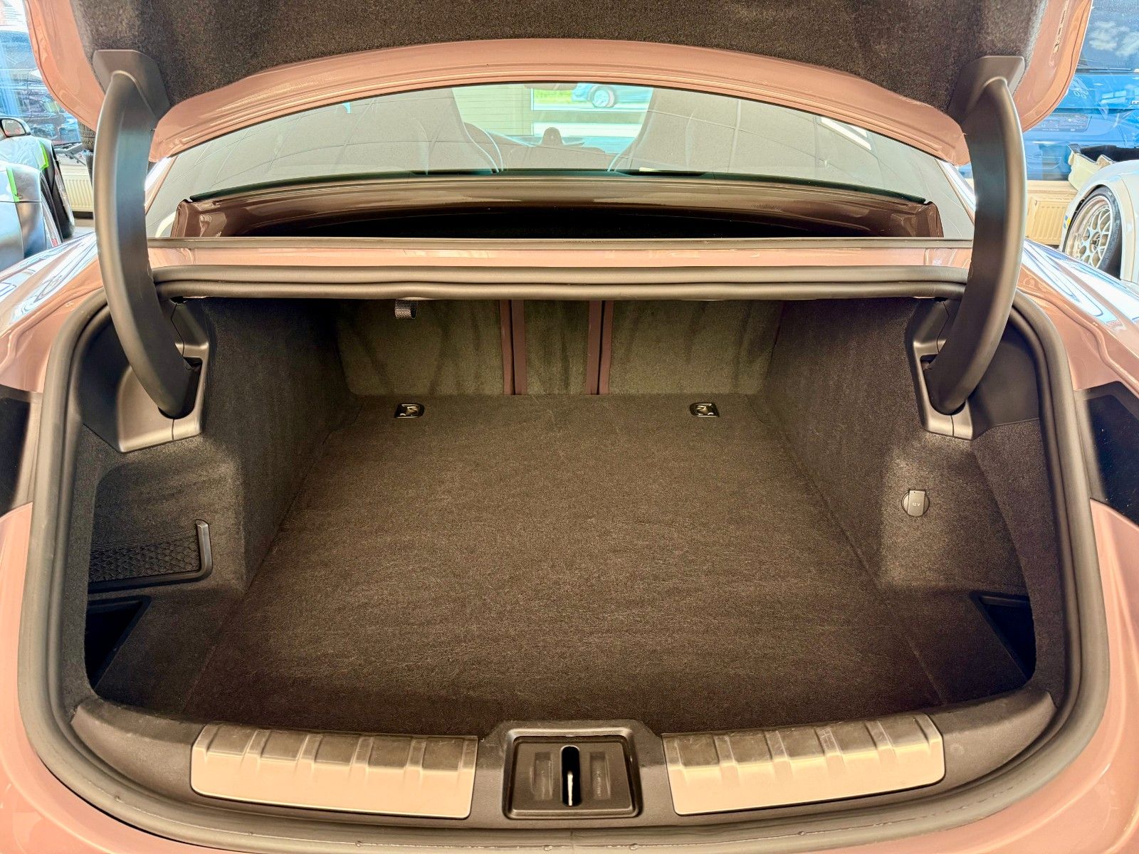 Fahrzeugabbildung Porsche Taycan Performance/HeadUP/SportDesign/APPROVED