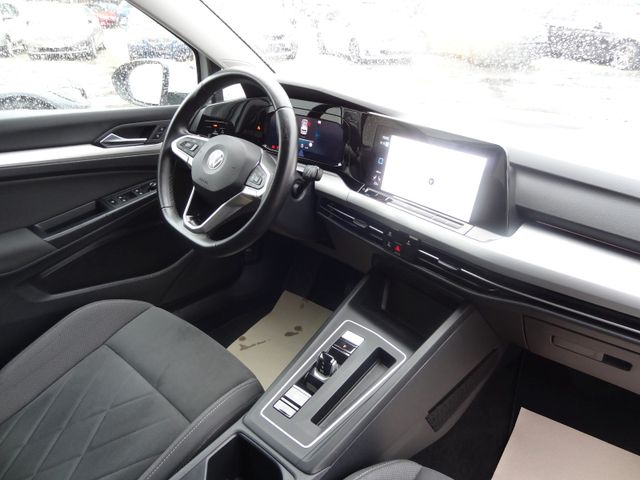 Fahrzeugabbildung Volkswagen Golf VIII Lim. Life/DSG/Navi/AHK/LED/PDC/150PS/