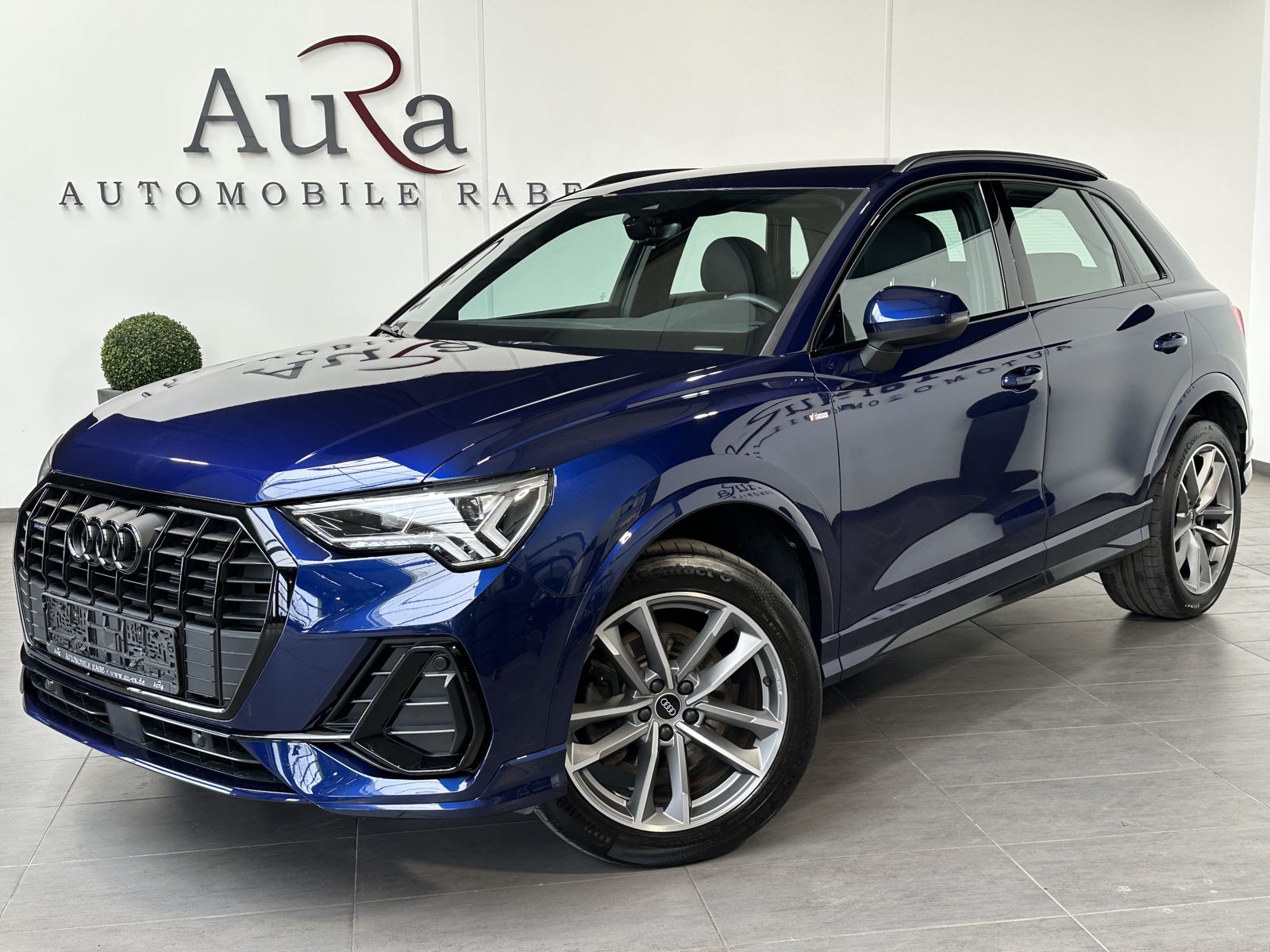 Fahrzeugabbildung Audi Q3 40 TFSI Qu S-Line Black NAV+LED+AHK+ACC+19ZO