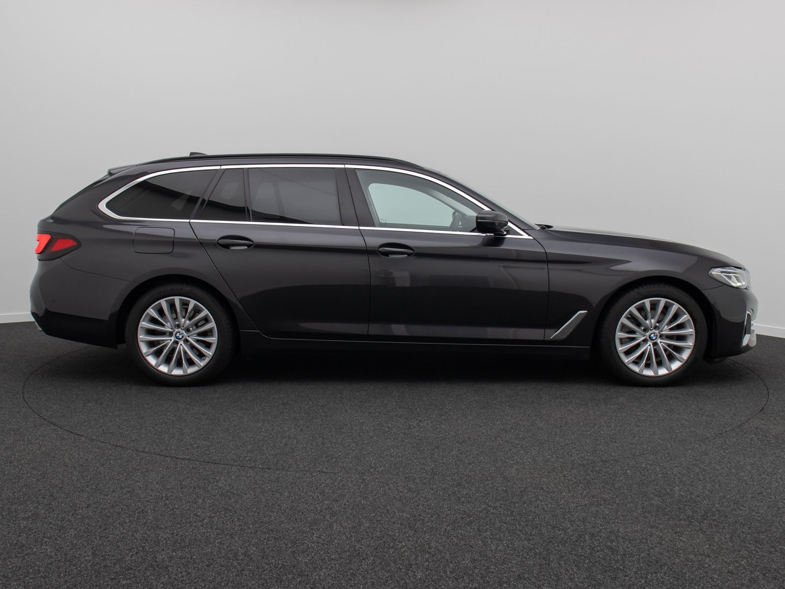 Fahrzeugabbildung BMW 520d Luxury Line DAB Kamera HUD Laser SoftClose