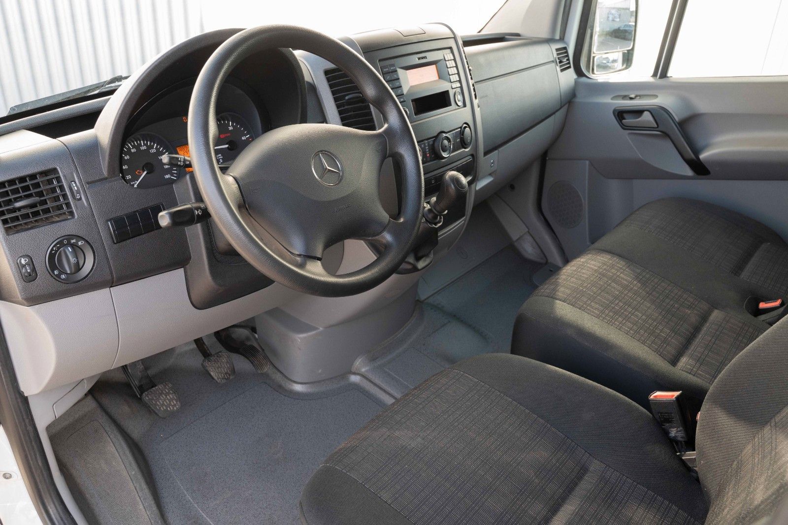 Fahrzeugabbildung Mercedes-Benz SPRINTER II L2H2 KASTEN 216 CDI AHK  KLIMA TEL