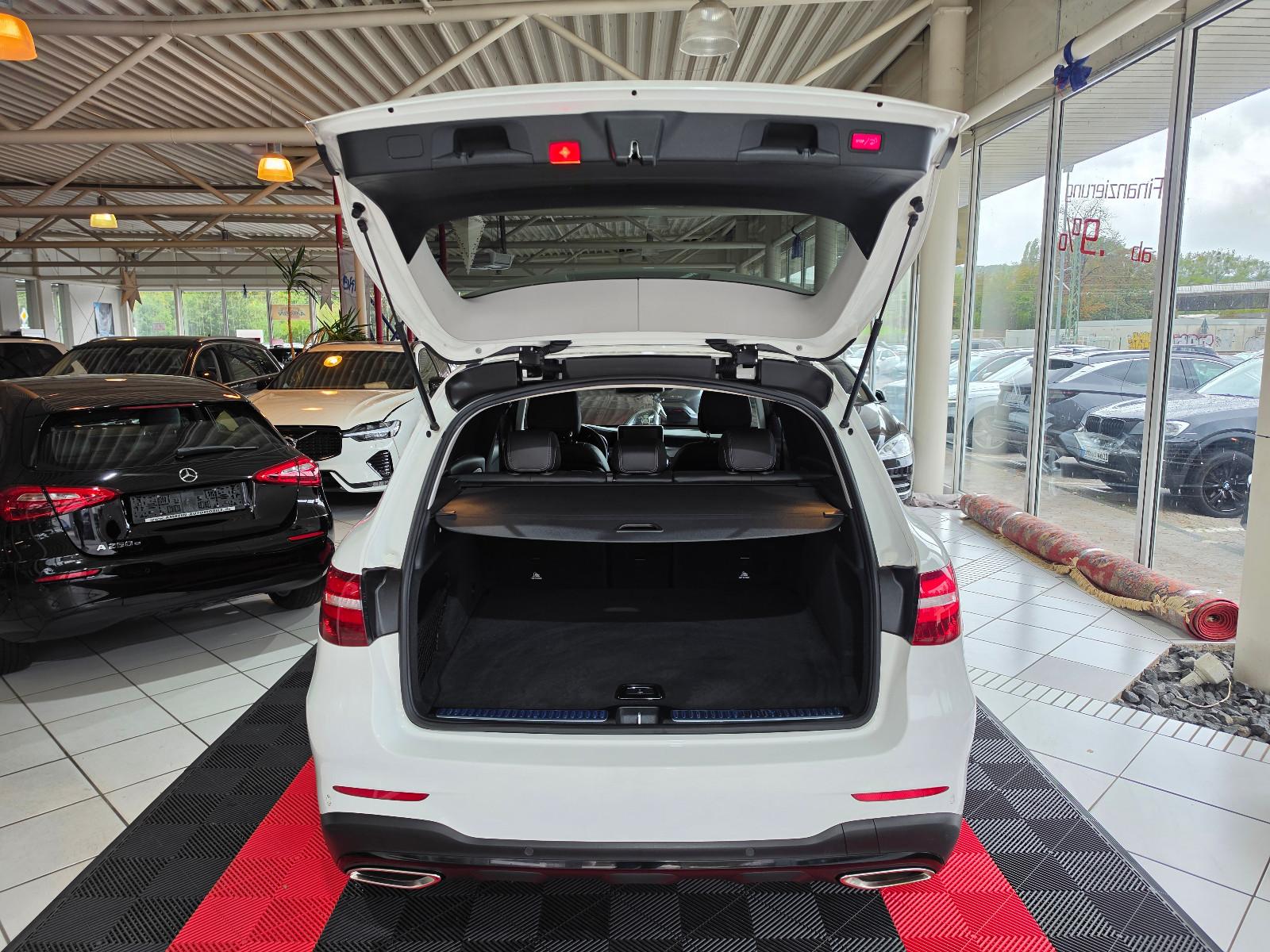 Mercedes-Benz GLC 300 4Matic AMG Line+LED+KAMERA+19" AMG+