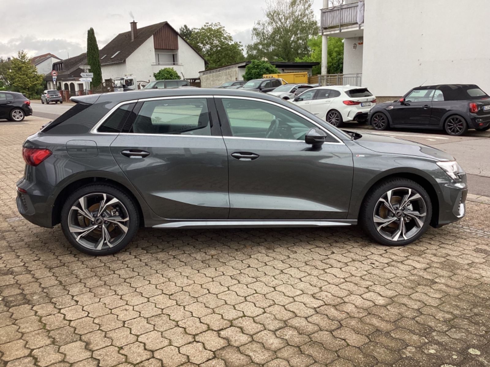 Fahrzeugabbildung Audi A3 Sportback 35 TFSI S line Navi LED Tempomat