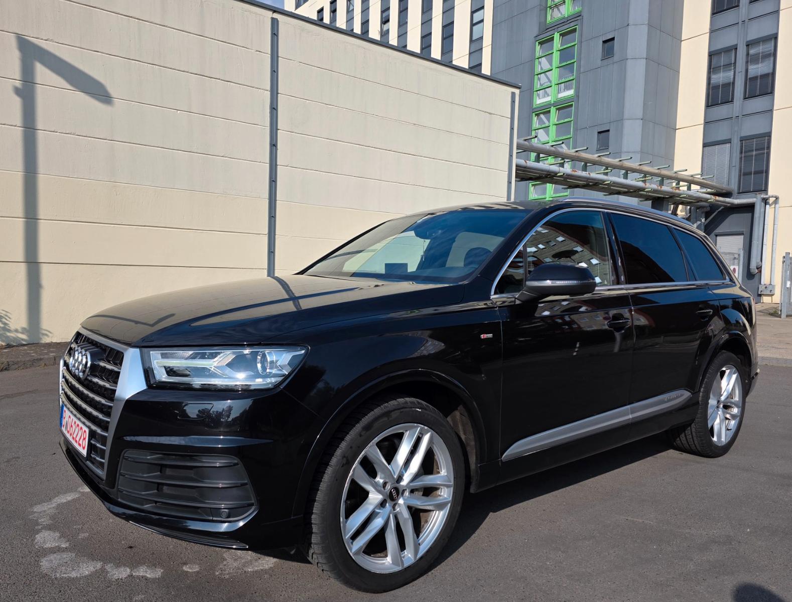Audi Q7 3.0 TDI QUATRO/S-Line/7 Sitzer/PANORAMA
