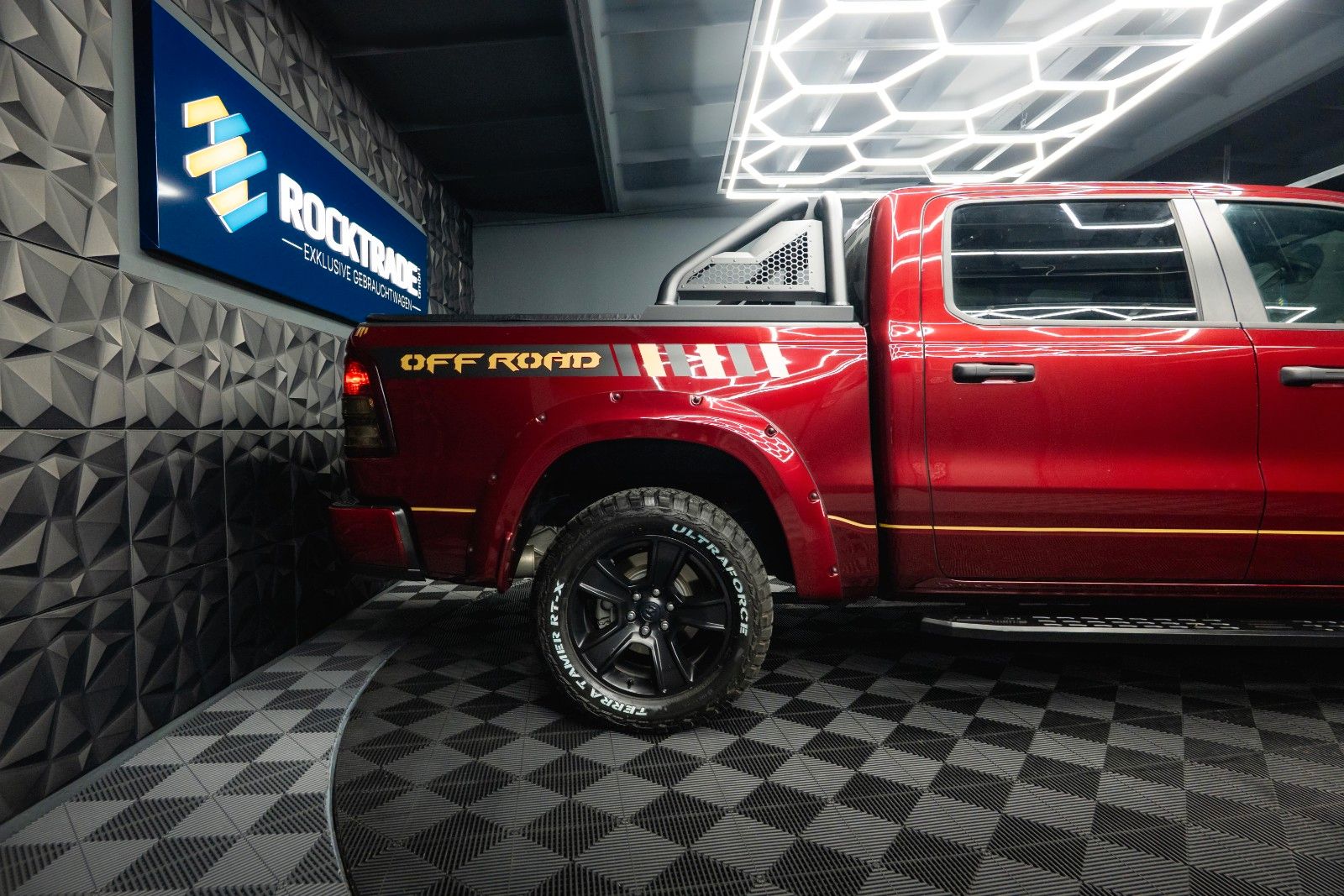 Fahrzeugabbildung Dodge RAM 5.7 V8 HEMI 4x4 OFFROAD Night-Paket *LED*19%