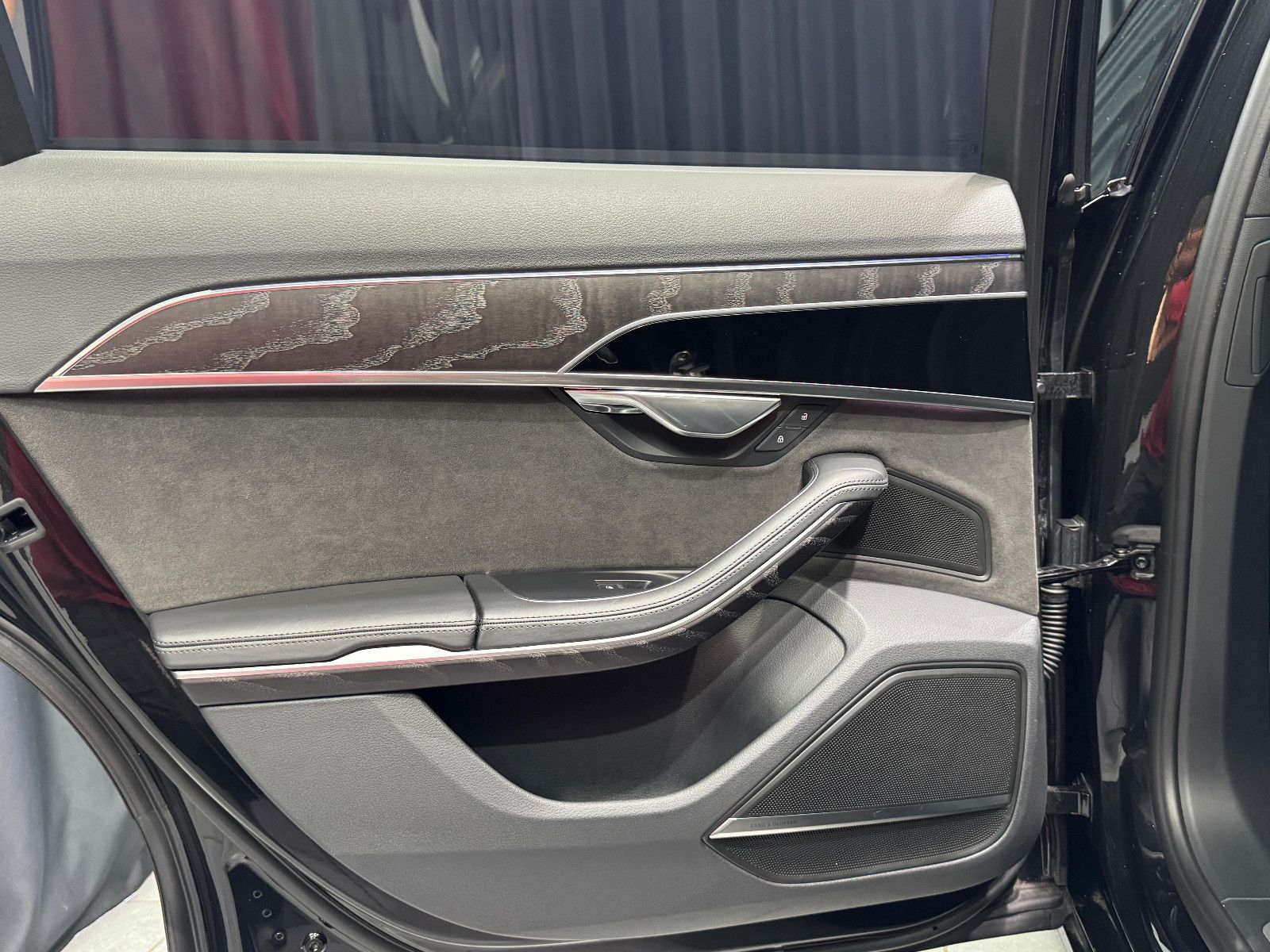 Fahrzeugabbildung Audi A8 50 TDI quattro|B&O|HUD|PANO|MATRIX