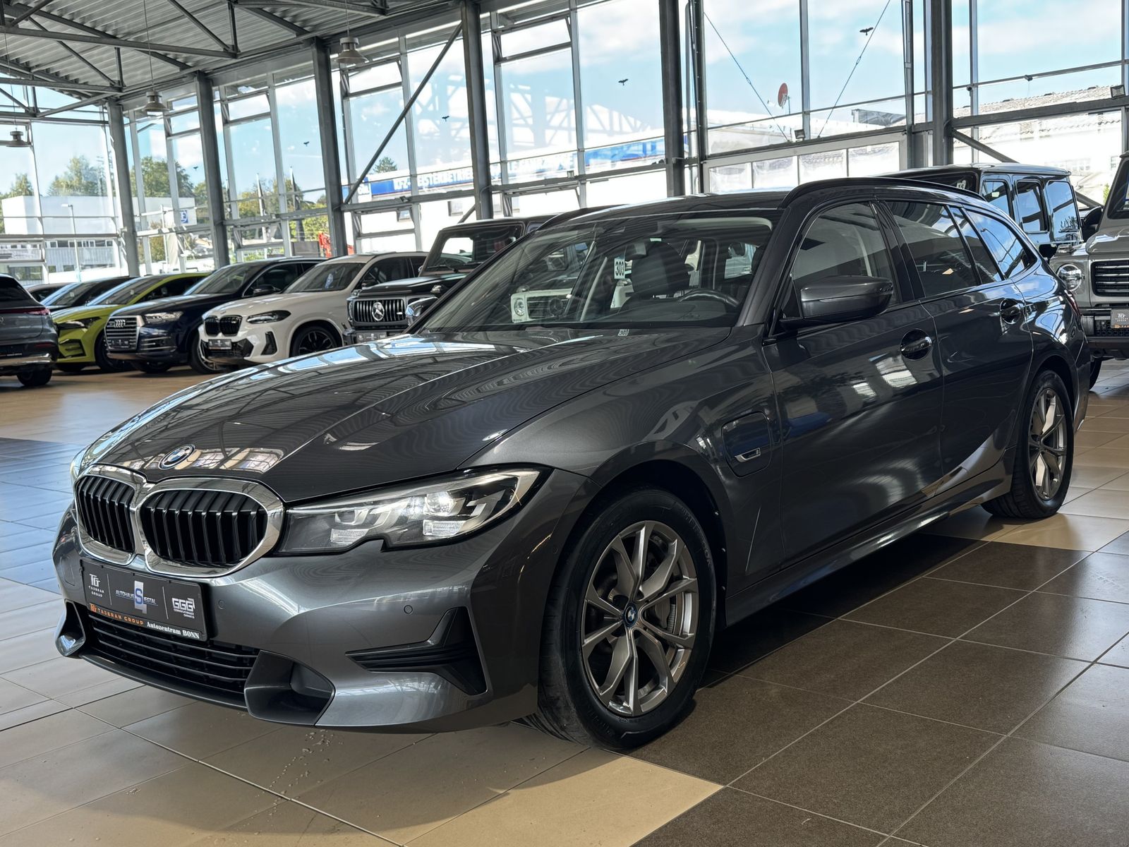 BMW 330 e Sport-Line Leder R.Cam Navi Ambiente HUD imagem 3