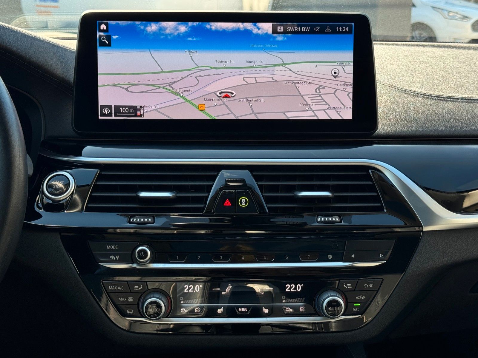 Fahrzeugabbildung BMW 520i Touring Luxury Line Pano Leder HiFi CAM AHK