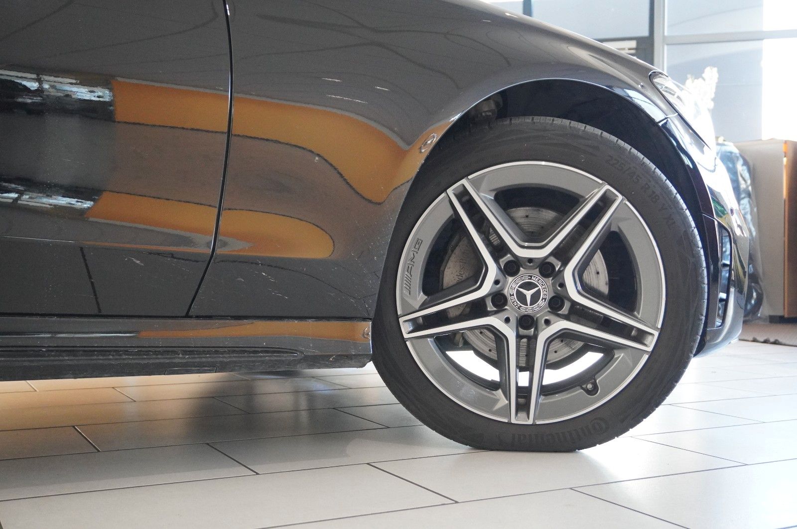 Fahrzeugabbildung Mercedes-Benz C 180 COUPE AMG LINE NAVI/LED/KAMERA/SPORT/SHZ