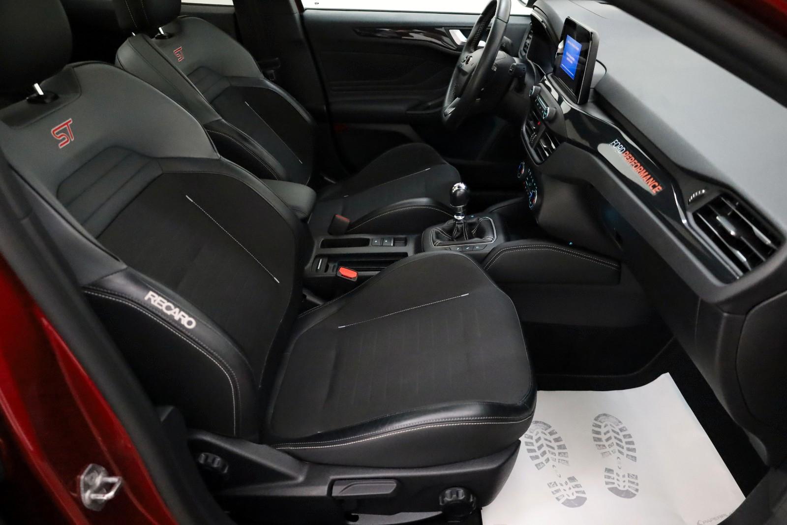 Ford Focus Lim. ST,Navi,SH,HUD,Kamera,ACC,Panorama+WR