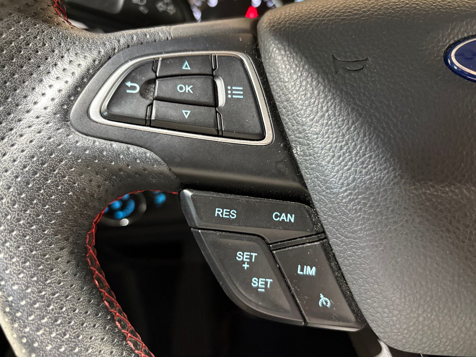 Fahrzeugabbildung Ford EcoSport ST-Line/ALCANTARA/PANO/APPLE/KAMERA/NAV