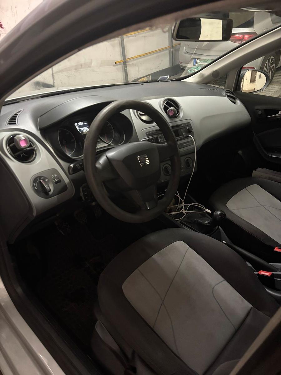 Seat Ibiza 2014 — rear view