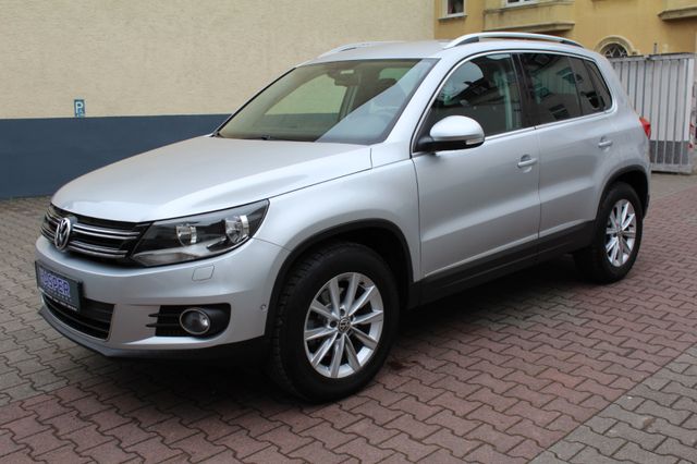 Volkswagen Tiguan Sport & Style  (Navi/ParkPilot/Alcantara)