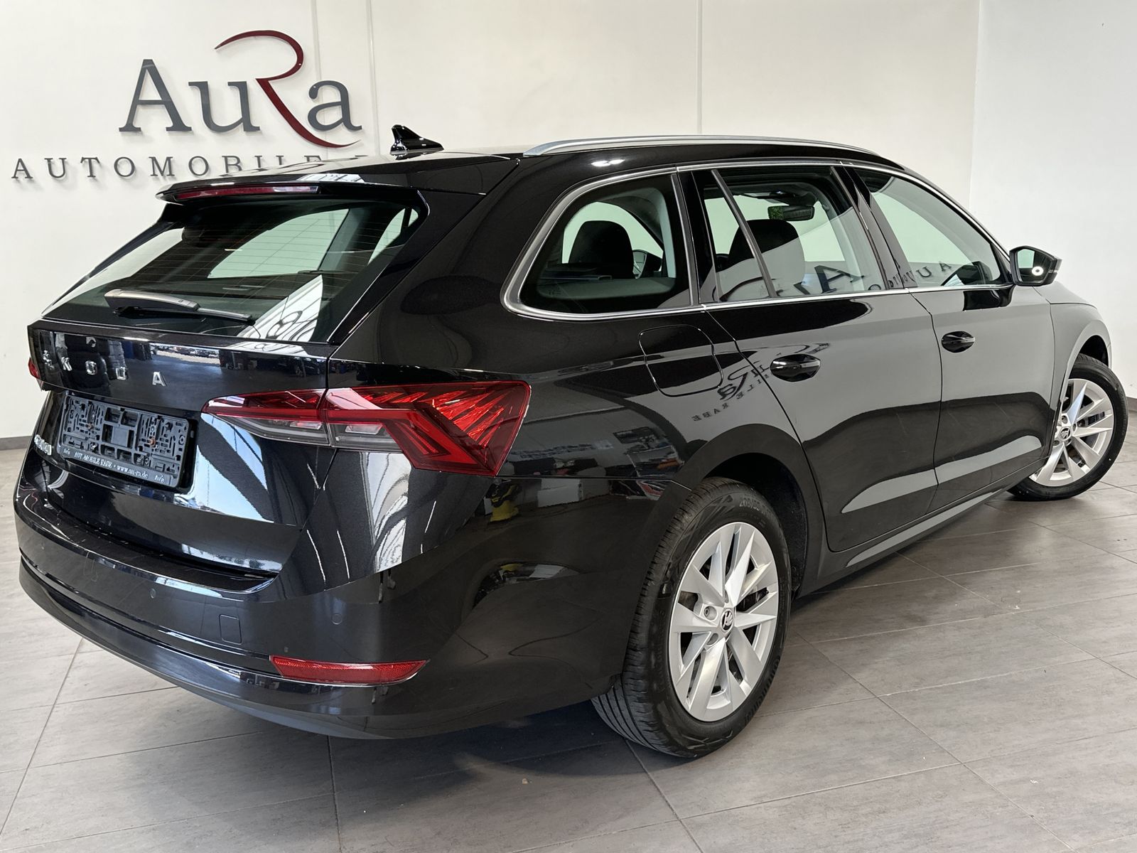 Fahrzeugabbildung SKODA Octavia Combi 2.0 TDI FirstEd NAV+LED+VCOCKPIT