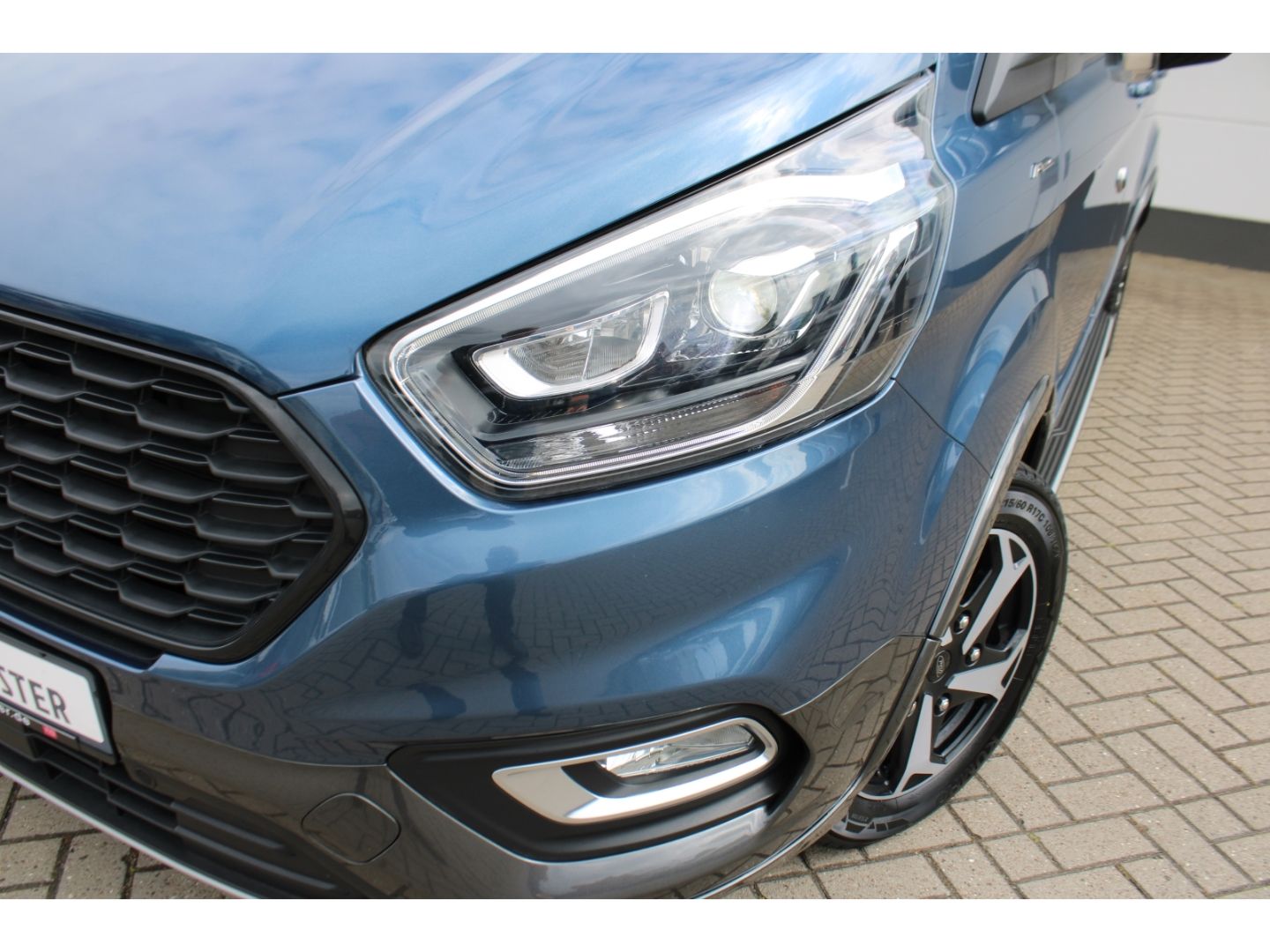 FORD Tourneo Custom 320 Titanium X 2.0 TDCi L2 Active - Image 30
