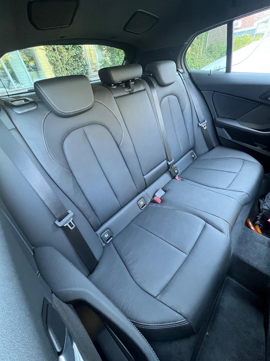 BMW M135i xDrive Sonderlackierung matt grau Top
