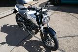 Honda CB 125R Sitz tiefergelegt